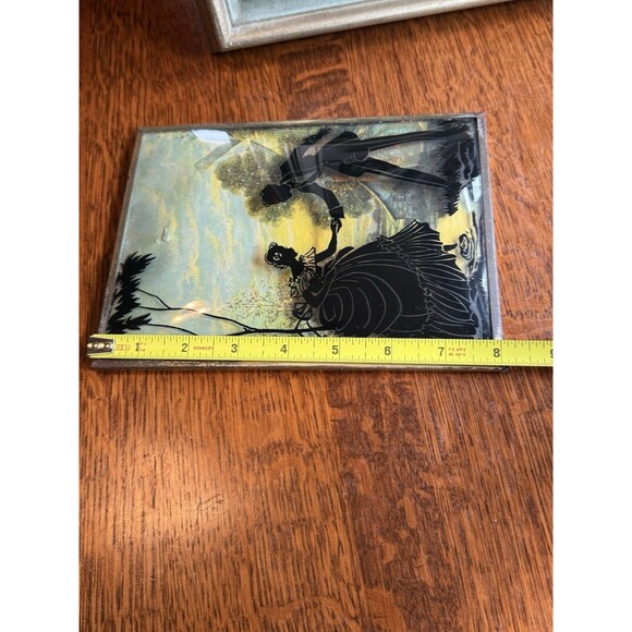 Antique silhouette painted on convex glass 6" x 8" couple crossing creek - Picture 4 of 5